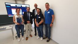 Vorschaubild (v.l.n.r) Frau Schröder, Herr Blahnik (stellv. SL) (GS Battenberg), Herr Antony (LA), Prof. Dengel (Goetheuniversität Frankfurt), Herr Seibert (GS Batteberg)